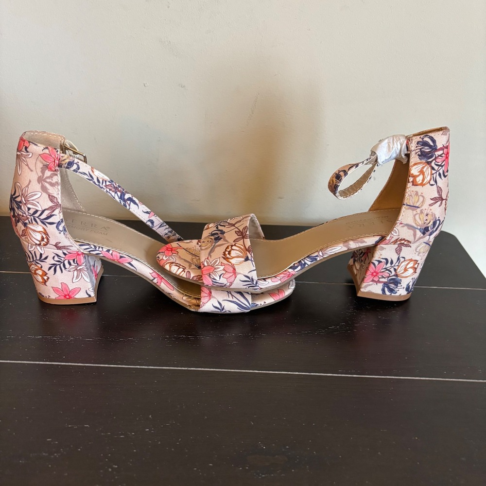SERRA | Floral Block Heels | Ankle Strap | Sandal | Women's Size 7 - Picture 4 of 10